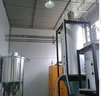 Dehumidification drying system match for PMMA optical extrusion